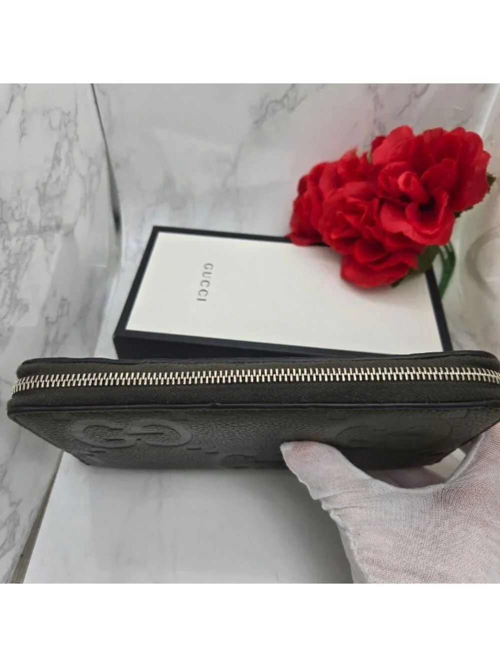 Gucci color khaki
